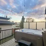 Bright Modern Home - King Bed - Free Parking - Fireplace - Fast Wi-Fi - Free Netflix